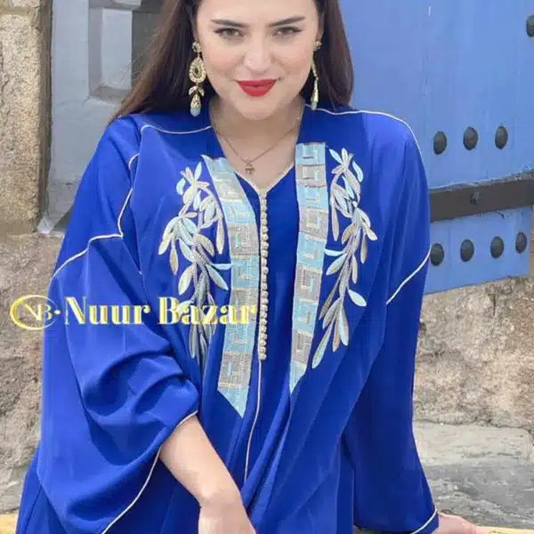 Werde zum Inbegriff von Stil und Eleganz mit dieser königsblauen zweiteiligen Djellaba