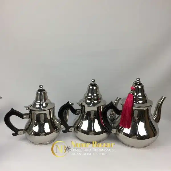 Marokkanische Kupfer-Teekanne, versilbert mit schwarzem Griff