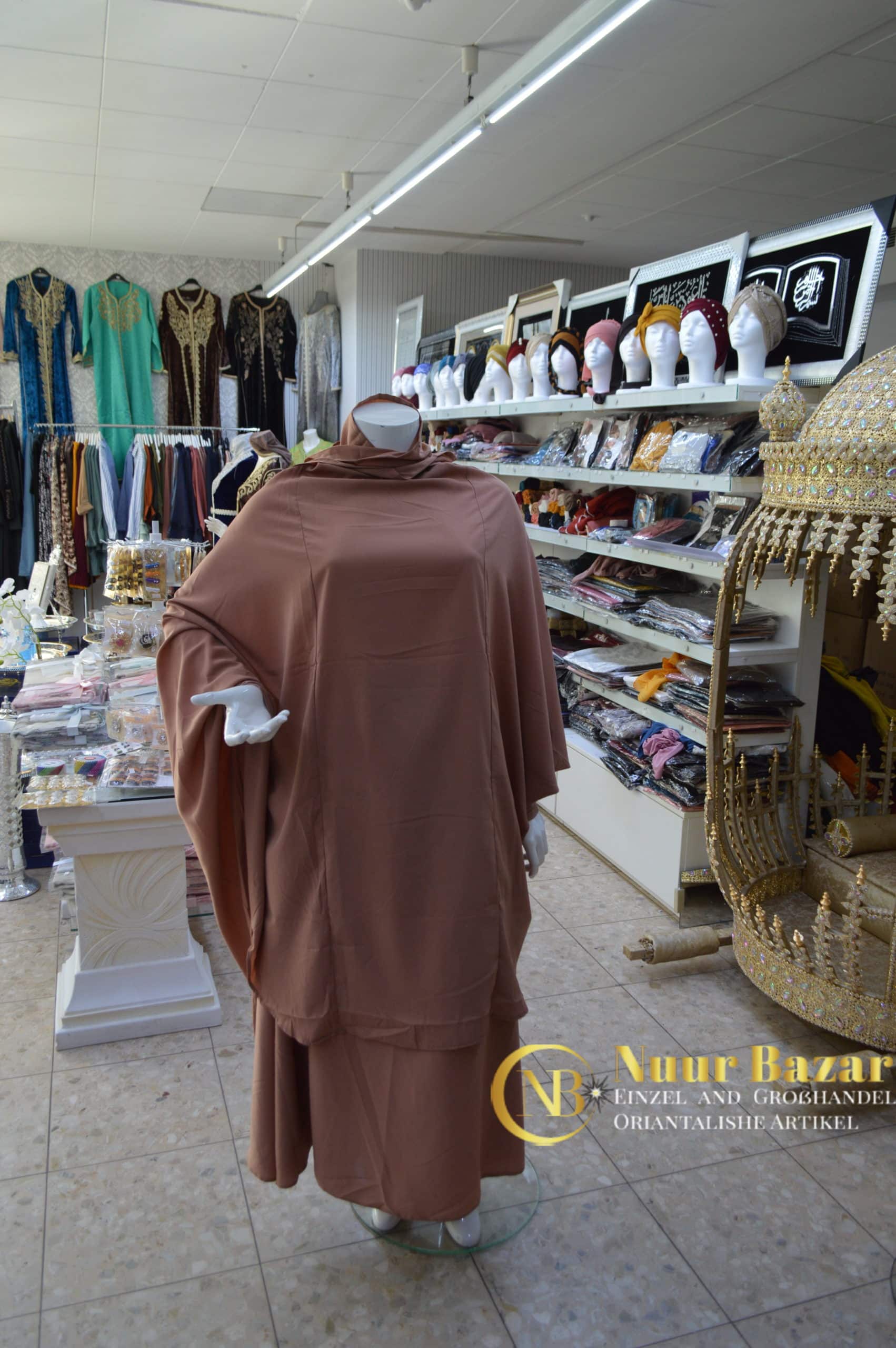 Nuurbazar-Kopftuch-Frauen-khimar-Abayas-Headwraps-Geflochtene-Herrn-Muetze-Kindern-Herren-Freitagsgebet-Outfit-kinder-Gebetsteppich-28-scaled-1.jpg