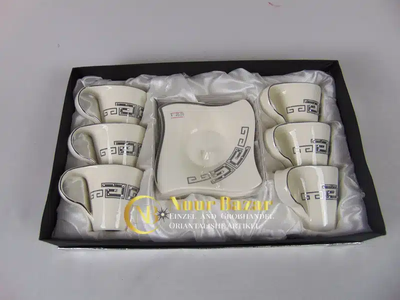 Set-Porzellan-Tassen-und-Teller-nuurbazar-3.jpg