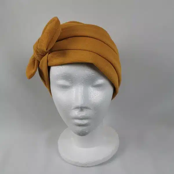 Satin Blume Applique Turban Motorhaube